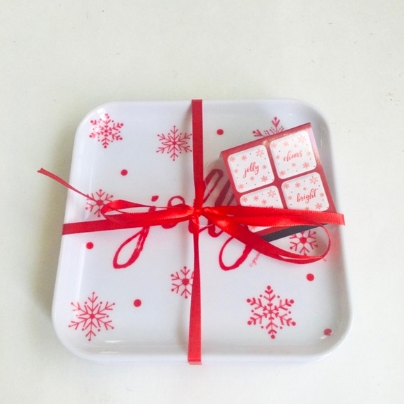 Holiday Snowflake Appetizer Plates Set of 4 NWT - Picture 2 of 4